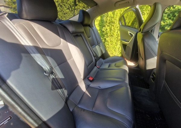 Volvo S60 cena 49900 przebieg: 200000, rok produkcji 2016 z Jędrzejów małe 704